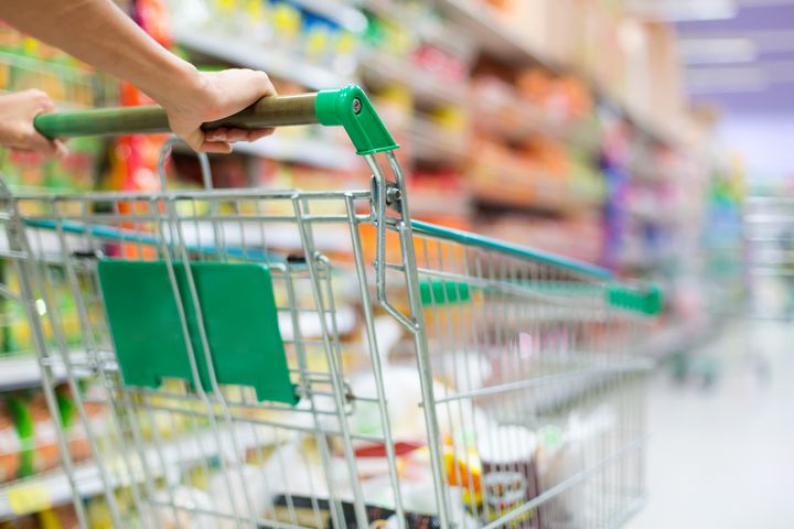 Vi påvirkes av flere faktorer når vi velger hva vi skal kjøpe i dagligvarebutikken. Undersøkelser finner at de mest effektive metodene er ved bedre plassering av varer i butikk, merking, prisjustering og bedre porsjonsstørrelser.
