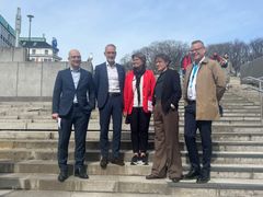 Lønnsoppgjøret i kommunene startet i dag. Fv. Steffen Handal som leder Unio kommune. Tor Arne Gangsø i KS, Mette Nord i LO kommune, Tonje Leborg i Akademikerne og Trond Ellefsen fra YS kommune. Foto: Unio