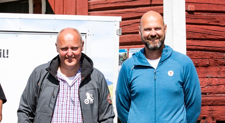 NAF og DNT samarbeider for trygge og inspirerende feriereiser i Norge i sommer. NAF-sjef Stig Skjøstad (t.v) og generalsekretær i DNT Dag Terje Solvang
