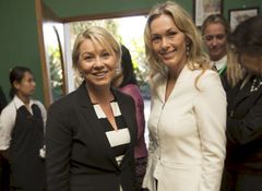 BILDETEKST:
Innovasjon Norge-direktør Anita Krohn Traaseth (t.h.) har i 2015 registrert økt interesse for omstilling, miljøteknologi og gründerskap. Næringsminister Monica Mæland er fornøyd med at Innovasjon Norge har klart å håndtere den pågangen som har fulgt omstillingen av norsk næringsliv det siste året.
Foto: Tom Hansen/Innovasjon Norge