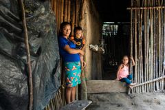 En ny UNICEF-rapport viser at minst to tredjedeler – eller mer enn én milliard unge jenter og kvinner lider av underernæring, mikronæringsstoffmangel og anemi – med ødeleggende konsekvenser for deres liv og velvære. Foto: OCHA/Vincent Tremeau