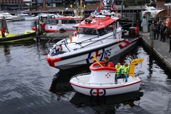 Folkefest for store og små. Redningsselskapet. inviterte trøndere i alle aldre til folkefest i forbindelse med dåpen. Blant de mest populære aktivitetene var en tur med Elias. Foto: Redningsselskapet.