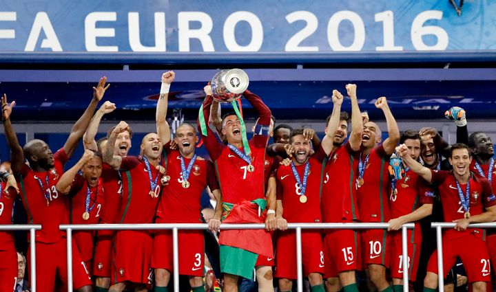 Ronaldo og Portugal vant siste EM som ble spilt i 2016. Foto: NTB Scanpix