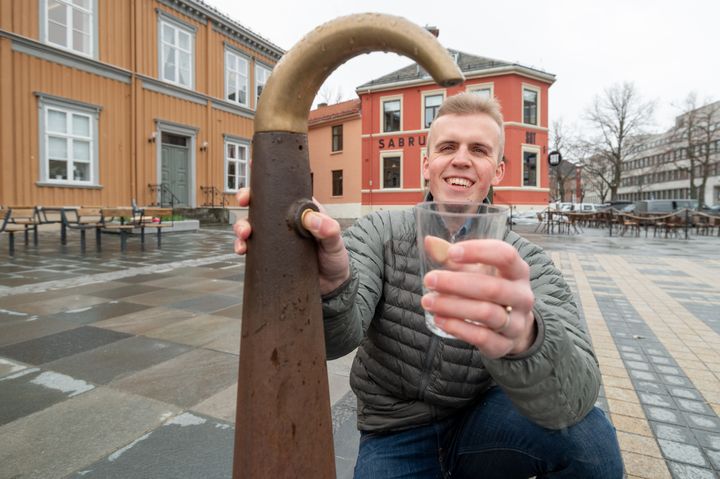 Jon Kristian Rakstang har tatt et dypdykk i Trondheims drikkevann. Resultatet er kanskje ikke så friskt som trondheimerne kunne håpet. Foto: Lene Knutli/COWI