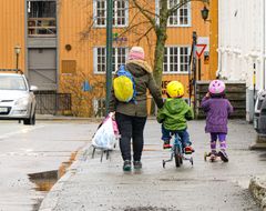 Innføringen av nullvisjonen i 2001 satte et forsterket fokus på alvorlige trafikkulykker med barn. Foto: Knut Opeide, Statens vegvesen