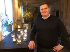 Øystein Øren i Frende Forsikring er skremt av tallene som viser at 1 av 4 av oss har gått fra levende lys. Foto: Frende Forsikring.