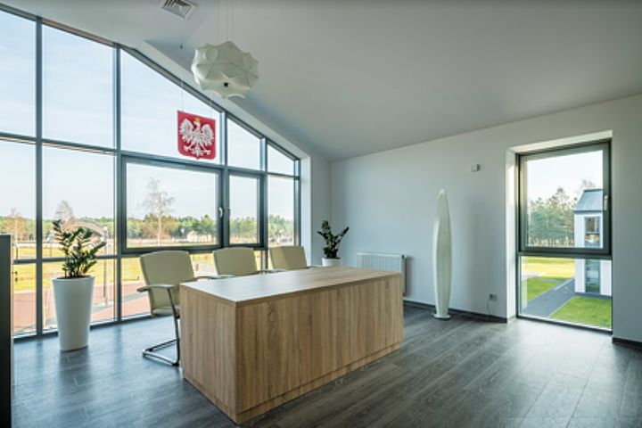 Ett trelags Cool-Lite Xtreme 70/33 kombinerer verdiene LT 64%, g 0,31 og lysrefleksjon 13%.