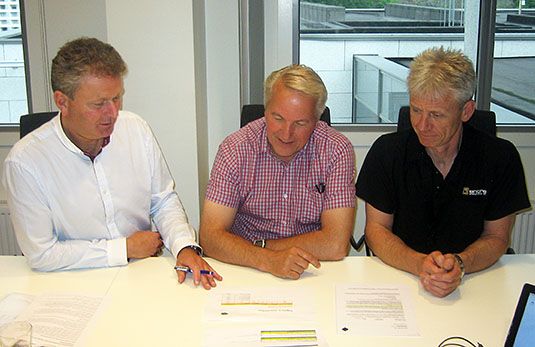 Her studeres energibesparelsene, fra venstre: Odmund Fintland – Entra , Guttom Dale - GK og Tom Vidar Johannesen – Entra