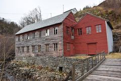 Nordre Kvinge "Nordkvingo" trevarefabrikk frå 1919 var i drift fram til 1965 i Masfjorden. No blir kulturminnet sett i stand. Foto: Privat