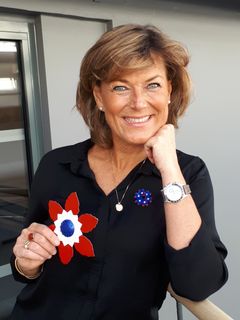 Kjøper du denne lille blomsten støtter du viktig arbeid for barn og unge, sier generalsekretær Grete Herlofson i Norske Kvinners Sanitetsforening.