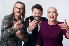 Thomas Felberg, Kåre Magnus Bergh og Mona B. Riise er klare for en ny sesong av Stjernekamp. Hvilke artister får de med seg denne høsten? (Foto: Julia Marie Naglestad/NRK)
