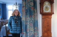 Else Braut skriver om kvinnelige kunstnere og designere tilknyttet TH. Lundes møbelforretning i Lillehammer. Her i spisestuen i 1915-villaen på Maihaugen, som er innredet med gjenstander fra forretningen. Foto: Susanne Dietrichson