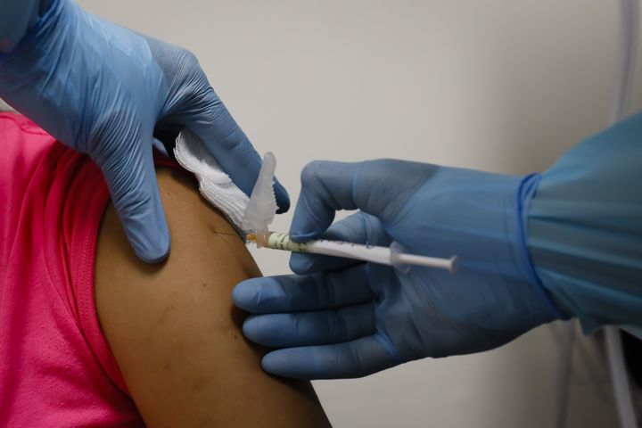 I fattige land vil kun én av ti få tilgang til vaksine neste år. Foto: Getty/Amnesty