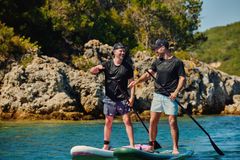 Chris Nyhus tester balansekunsten i Sivota.