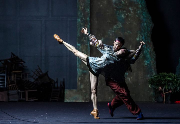Maiko Nishino og Ole Willy Falkhaugen i Ina Christel Johannessens ballett Vårofferet. Foto: Erik Berg