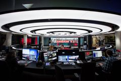 Medietilsynet fører tilsyn med avtalen mellom TV 2 og staten som inneber at TV 2 får dekt nettokostnadar på inntil 135 millionar kroner årleg i fem år for å levere mellom anna daglege nyheitssendingar , norskspråklege barneprogram og norsk film og tv-drama. Foto TV 2