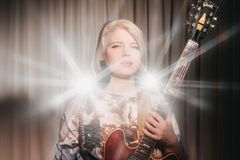 Oddrun Lilja Jonsdotter er ein av musikarane i New Conception of Raga