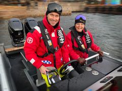 Rikke Lind og Pål Virik Nilsen ønsker at regjeringen utreder et eget høyhastighetsertifikat for fritidsbåtfolket.