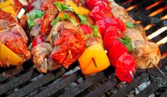Vil du grille på balkongen? Sjekk reglene for grilling der du bor (foto: AVN Photo Lab)