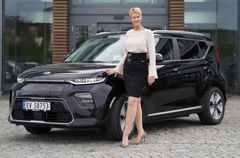 "Nye e-Soul er nå ute hos alle våre forhandlere, og vi forventer de første kundebilene i juli/ august", sier Irene Solstad, administrerende direktør for Kia i Bertel O. Steen.
