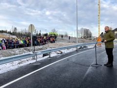 Statsråd Jon Georg Dale åpnet ny E18 Rugtvedt-Dørdal i dag.