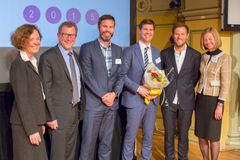 Eksportprisvinner Lerøy Seafood Group med Eksportprisjuryen, Siri Hatlen John G. Bernander, Gunn Wærsted og prisutdeler Thor Hushovd. Foto: Alf-Martin Holmedal, Steamheads AS.