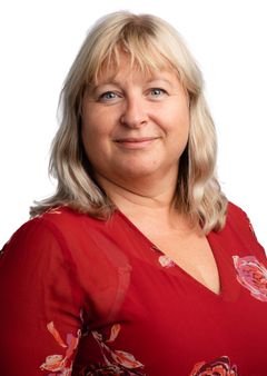 – Dei fleste får enten pengar til gode eller restskatt. Årsaka er at dei økonomiske forholda dine blei annleis enn det skattetrekket blei berekna til i starten av inntektsåret. Ønsker du å unngå restskatt eller å bli trekt for mykje i framtida er det viktig at du justerer opplysningane dine ved å endre skattekortet, seier divisjonsdirektør Marta Johanne Gjengedal.