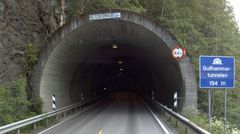 Gullhammartunnelen på riksveg 13 i Voss herad, i Granvin ved Hardangerfjorden, er mellom tunnelane som no skal vedlikehaldast. Foto: Statens vegvesen