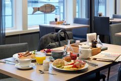 Frokostbord på Scandic Ishavshotel