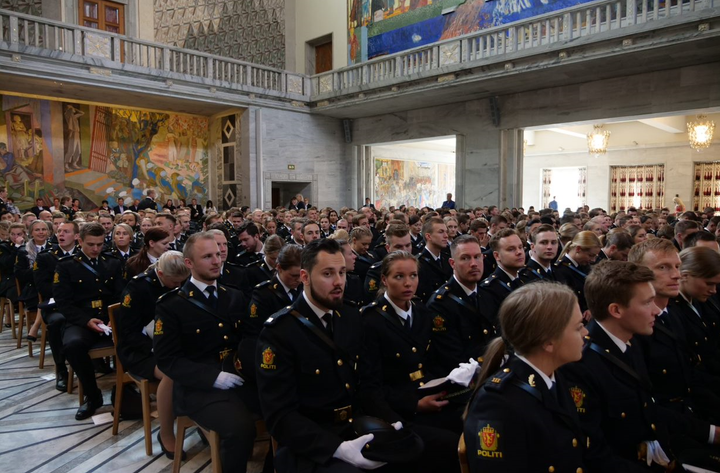 OSLO RÅDHUS: Som vanlig en stilfull seremoni i Oslo Rådhus. Foto: Politihøgskolen