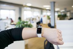 Med Verisure-appen til Apple watch kan man følge med på huset hvorsomhelst, nårsomhelst.