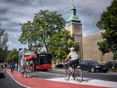 Nye mobilitetstrender som Maas kan bli sterke konkurrenter til dagens kollektivsystemer, da de kan redusere reisetiden med 30 prosent. Men de kan også lokke privatbilister til å reise kollektivt. Foto: Piet Simons/ COWI