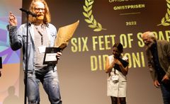 Toni Nordli er vinneren av Gnistprisen 2022 for filmen Six Feet of Desperation. Prisvinneren mottar 50.000 kroner fra Altibox. (Foto: Katrine Eltvik)