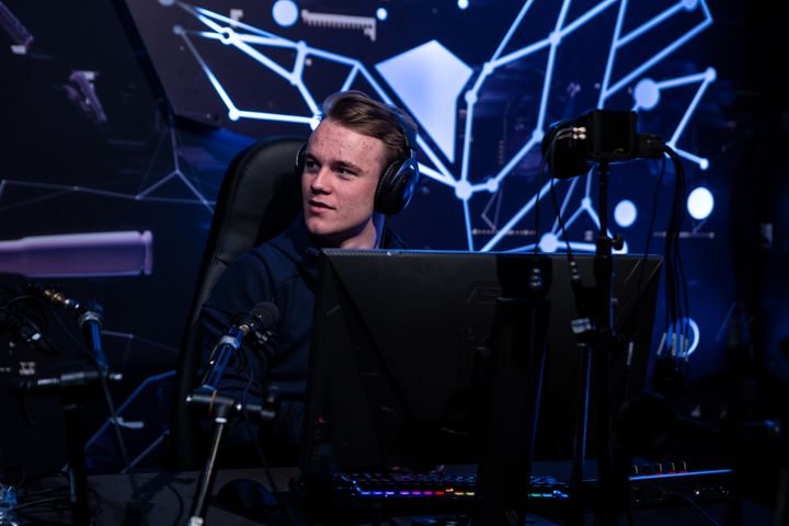 Programleder for sendingen er Mikkel Løwe. FOTO: Eivind Bjørnø/NRK