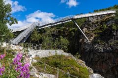 Trappebrua over toppen av Vøringsfossen er et av turistveg-anleggene som ble åpnet i 2020. (Foto: Frid-Jorunn Stabell)