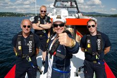 VESTAMBASSADØR: Alex Rosén oppfordrer alle til å sjekke vesten 26. mai. Foto: Redningsselskapet
