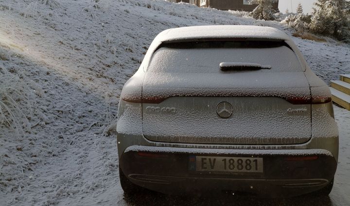 Elbiler starter enklere og det blir fortere varmt i kupéen enn på diesel- og bensinbiler. (Foto: NAF)