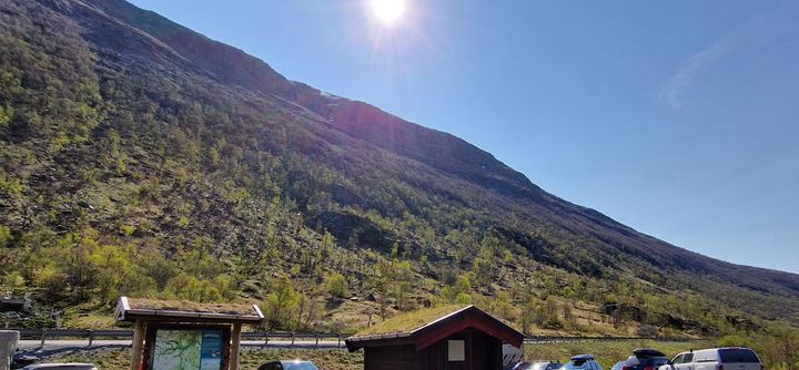 Her er området fangvollen skal bygges, den blir cirka 240 meter lang. Foto: Ole-Andre Helgaas/Statens vegvesen.