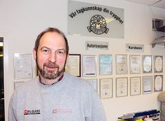Per Arne Olsen selger sitt livsverk på Hønefoss.