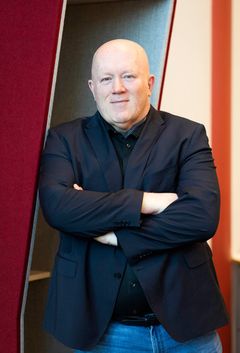 FORNØYD: Rektor ved Høgskolen i Innlandet, Peer Jacob Svenkerud, mener de to nye ph.d.-studiene er viktige for høgskolen og utviklingen fremover. (Foto: Høgskolen i Innlandet)