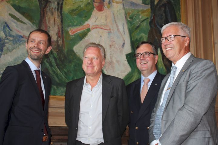 Fra venstre Hallstein Bjercke, nærings- og kulturbyråd i Oslo Kommune, Stein Olav Henrichsen, Museumsdirektør Munchmuseet, Morten Thorvaldsen, adm dir Thon Hotels og Helge Otto Mathisen, Konserndirektør kommunikasjon og samfunn Color Line.