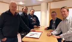 Industriinkubatoren Proventia AS i Telemark skal forvalte presåkornkapital for første gang. Her sammen med to av bedriftene. F.h.Tore Halvorsen fra Proventia og Vekst i Grenland, Geir Gregersen fra UVE Cleantech AS, Lars Ludwig Sandell fra Dignatio AS, daglig leder i Proventia Jørn Roar Bamle, og Gard Madsen fra Proventia og Herøya Industripark. Foto: Tone Brekke/Herøya Industripark