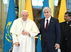 Pave Frans og Kasakhstans president Kassym-Jomart Tokayev (akorda.kz)