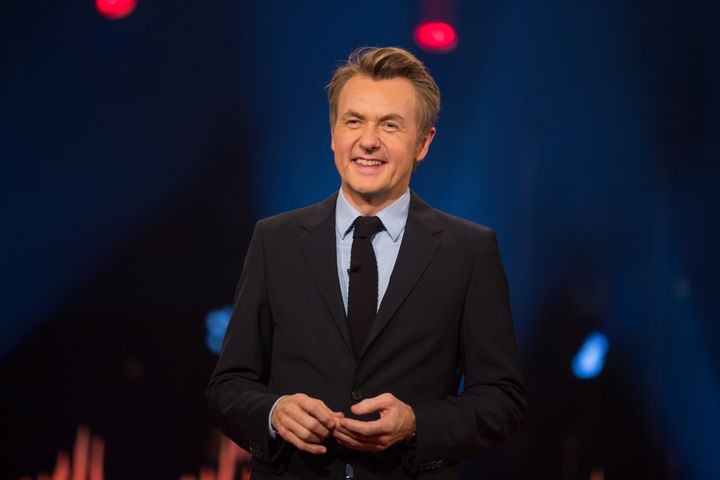 Fredrik Skavlan fortsetter med «Skavlan» på TV 2 og SVT i ytterligere to år. Foto: TV 2.