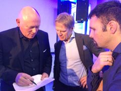Fv Geir Halmøy, administrerende direktør Dora, Ole-Petter Thunes, administrerende direktør Rambøll i Norge og Bjørnar Kristiansen går gjennom programmet før gjestene kommer.
