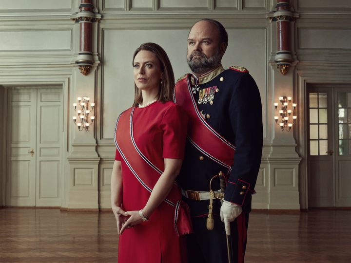 Ine Jansen og Atle Antonsen som dronning Isabella og kong Johan i «Kjære landsmenn». Foto: Bjørn Wad.
