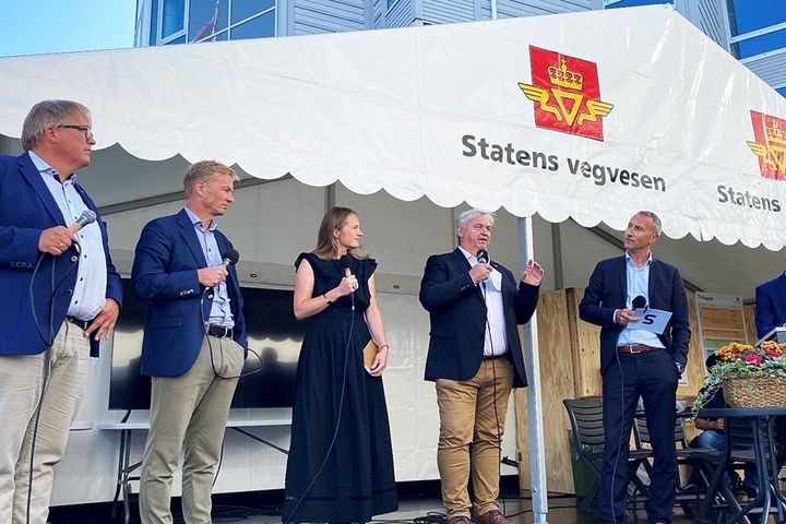 Standen på "Hotellkaia" er sentral for Vegvesenets tilstedeværelse på Arendalsuka. (Foto: Per Kollstad)