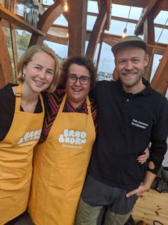 Anja Bakken Riise (t.v.) fra Framtiden i våre hender, landbruks- og matminister Olaug Bollestad og bybonde Øystein Hvamen Rasmussen var med på feiringen av Verdens brøddag 16. oktober.