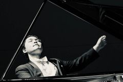 Ryoma Takagi, piano