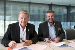 Idrettspresident Børre Rognlien (til  venstre) og administrerende direktør i Scandic Norge Svein Arild Steen-Mevold